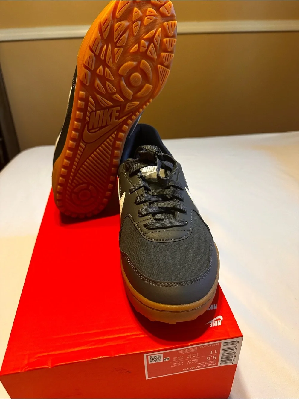 Nike Terra Manta Men’s Dark Gray Sneakers with Gum Sole Size 9.5 Box No Lid.
